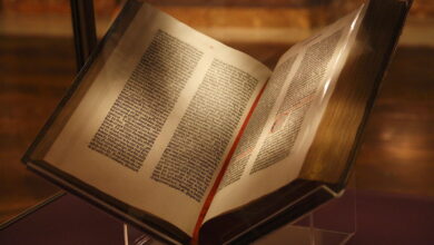 1200px Gutenberg Bible New York Public Library USA. Pic 01